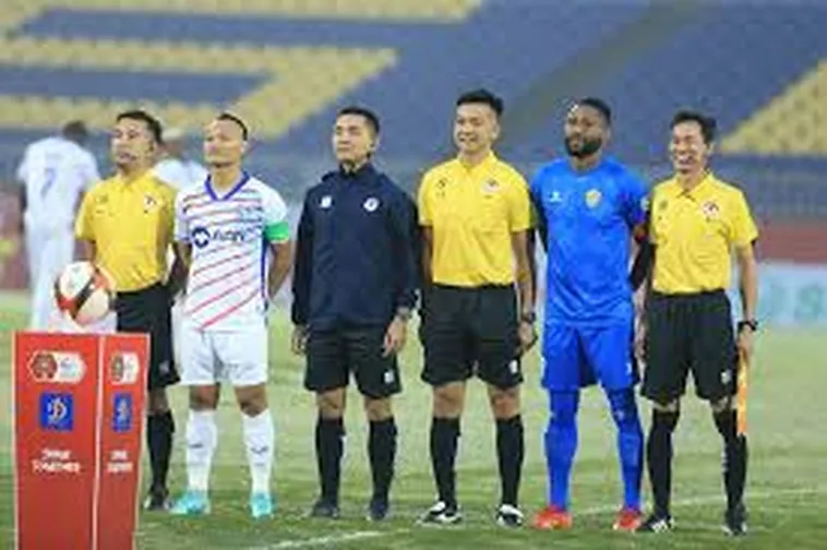 Trợ Lý Trọng Tài Bóng Đá Và Những Quy Định Khắt Khe Nhất